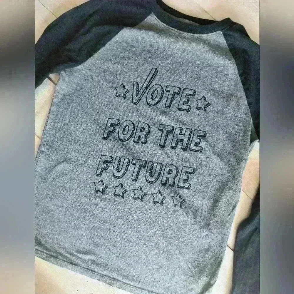 Cat & Jack Raglan Gray Boy's Long Sleeve Graphic T-shirt Vote For The Future L